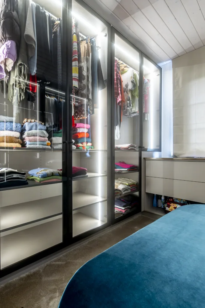 Customized dressing room lighting